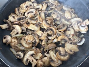 Karkówka w pysznym sosie z pieczarkami - IMG 4805