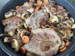 Karkówka w pysznym sosie z pieczarkami - IMG 4807