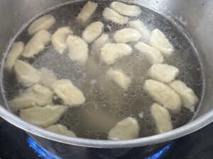 Kluski leniwe z boczkiem i cebulką - IMG 4912