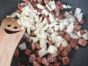 Makaron z wędzonką i kapustą w sosie sojowym - IMG 5060