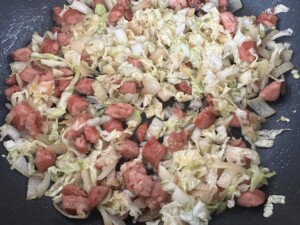 Makaron z wędzonką i kapustą w sosie sojowym - IMG 5067