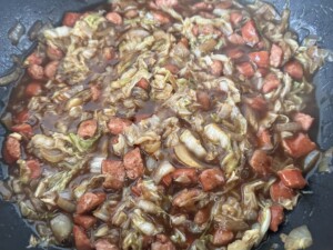 Makaron z wędzonką i kapustą w sosie sojowym - IMG 5072