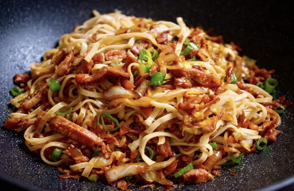 Makaron z wędzonką i kapustą w sosie sojowym - IMG 5081