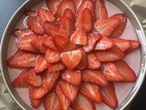Truskawkowa fantazja - pyszne ciasto bez pieczenia! - IMG 5258