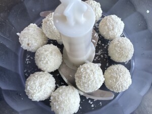 Rolada Raffaello z malinami - ciasto bez pieczenia! - IMG 7214