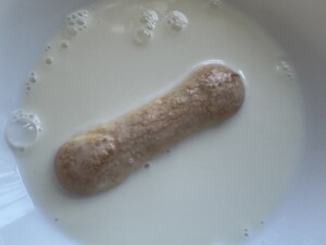 Rolada Raffaello z malinami - ciasto bez pieczenia! - IMG 7223