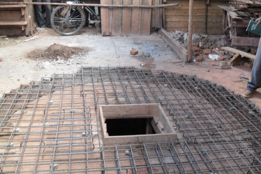 Construction_of_a_public_latrine_(6346822039).jpeg