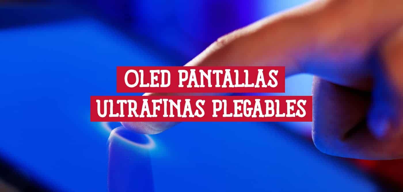 Primer plano de unos dedos tocando una innovadora pantalla azul brillante, ejemplo de la tecnología OLED en pantallas ultrafinas plegables.