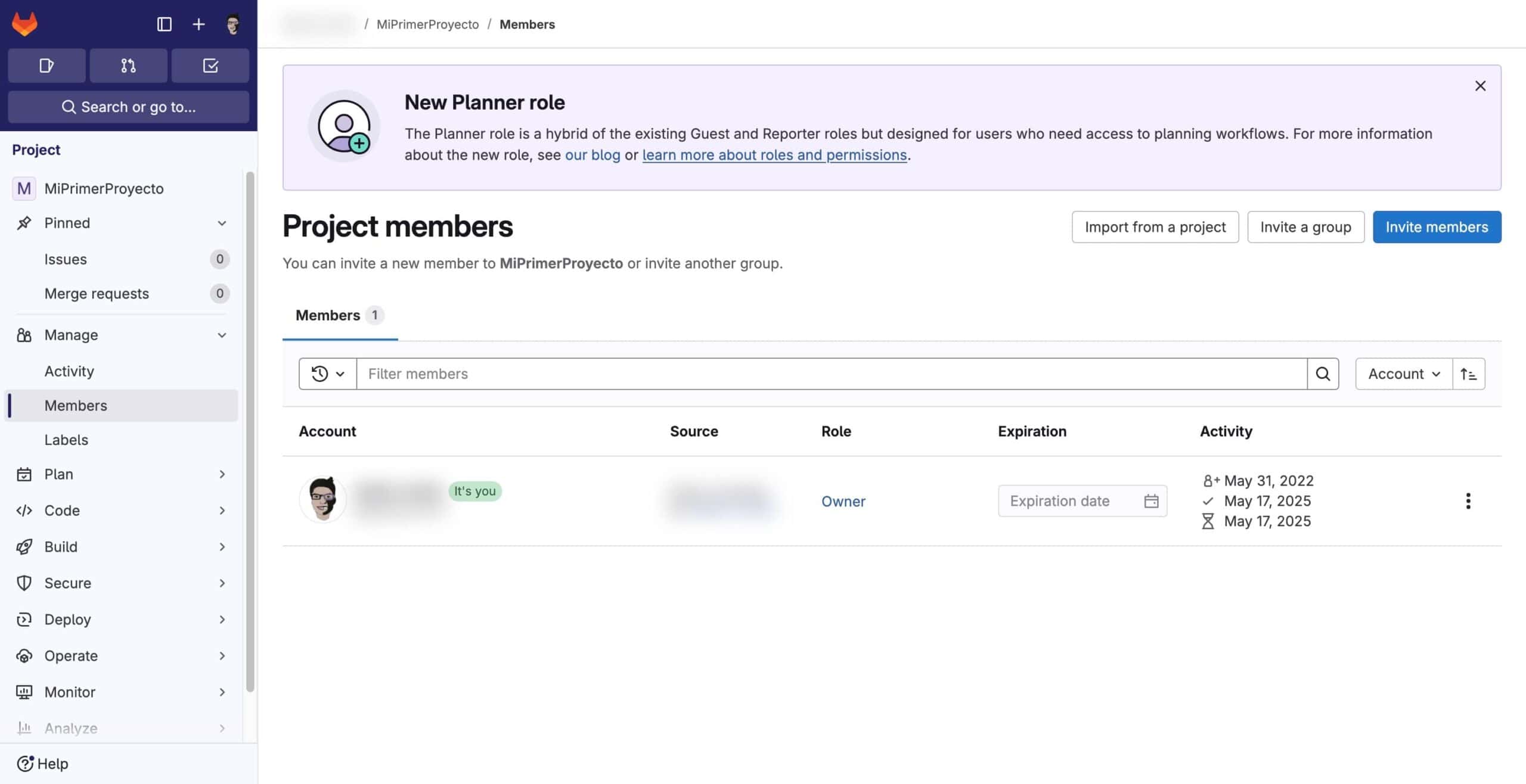 Panel de administración de miembros de un proyecto en GitLab. Muestra una lista de miembros con sus roles, fechas de expiración y actividad reciente.