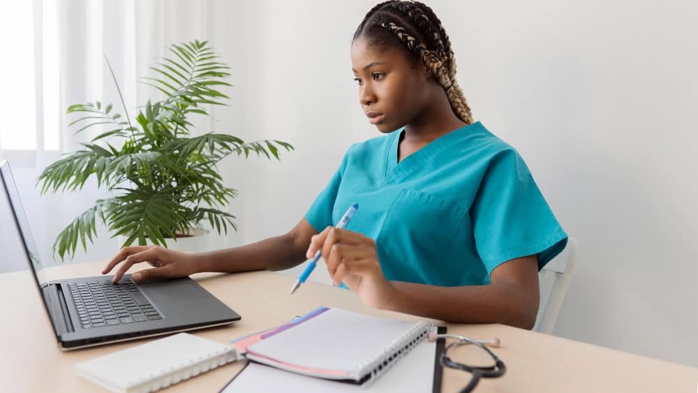 Arrêt maladie en intérim : vos droits et démarches claires