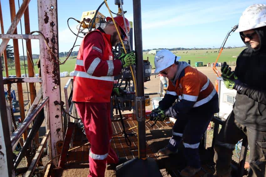 850 1. Crc3 attaching clamp deck