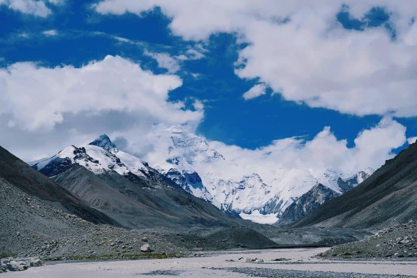 Mount everest and arun river