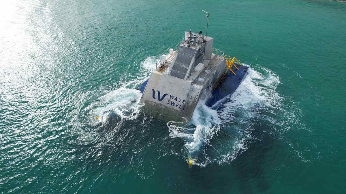 Wave power device floating in sea