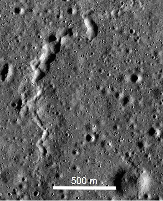 Close up of ridges and craters on moon surface with 500m scale