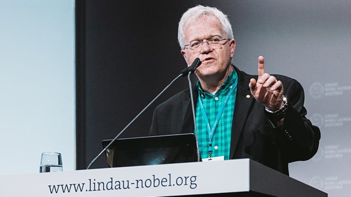 Nobel laureate brian schmidt speaking at lecturn