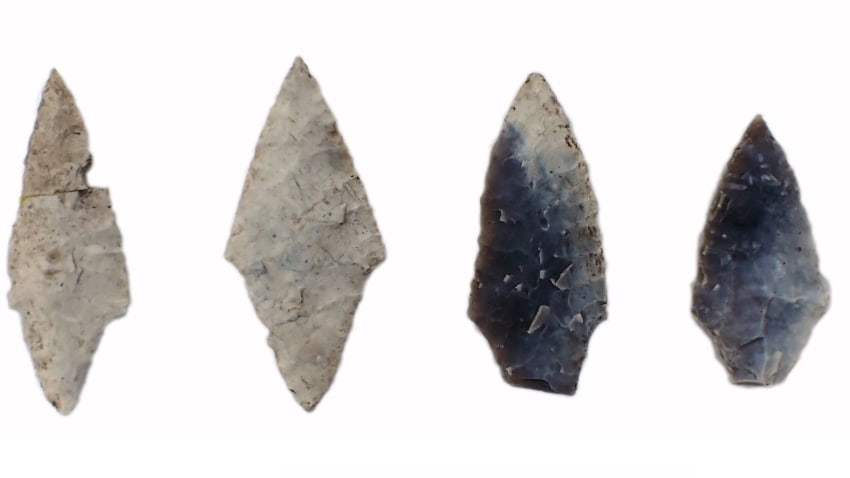 4 stone age arrowheads