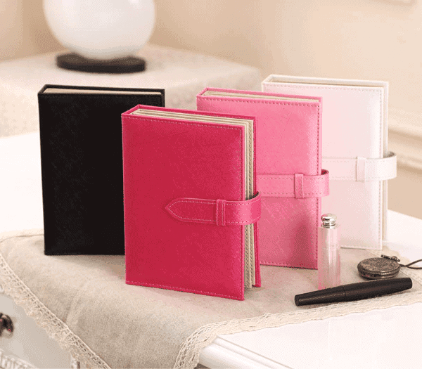 אחסון לעגילים בצורת יומן אישי - עם עמודים לתליית העגילים!