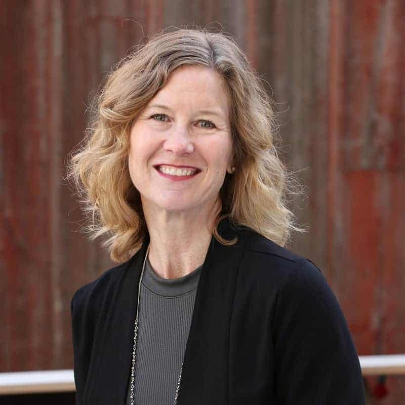 Laurie Rades headshot