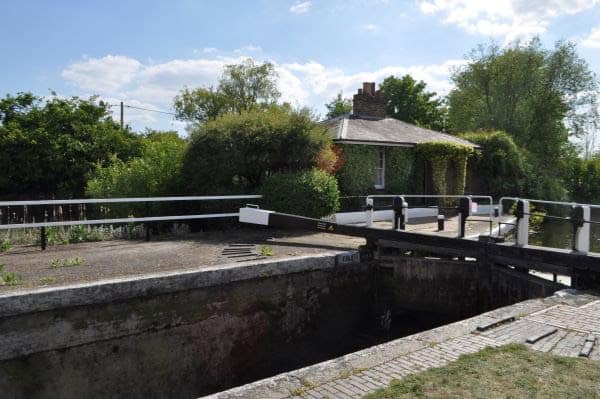Hanwell lock 93 and cottage (Photo credit: The Canal Museum)