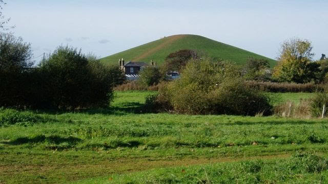 Smiths Farm Meadows & the east most mound at Northala Fields (Photo credit: J. Taylor, Wikimedia Commons)