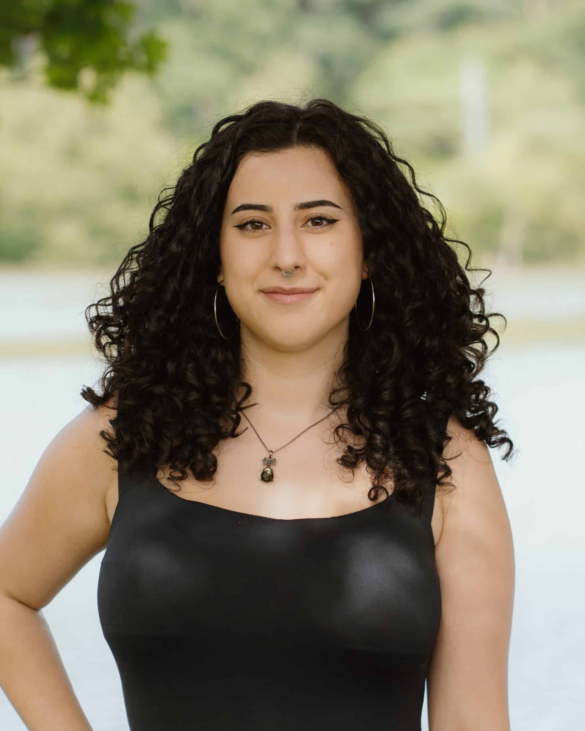 Seniz Mustafa bio
