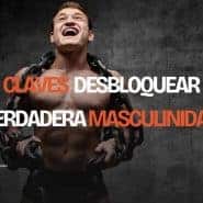 Hombre musculoso con una expresión de esfuerzo y liberación, rompiendo gruesas cadenas que lo atan para desbloquear su masculinidad.