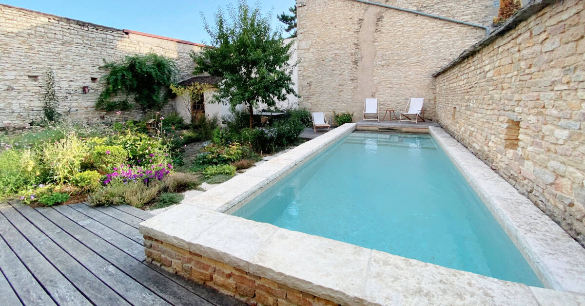 Pool by the garden at La Maison de Pommard in France