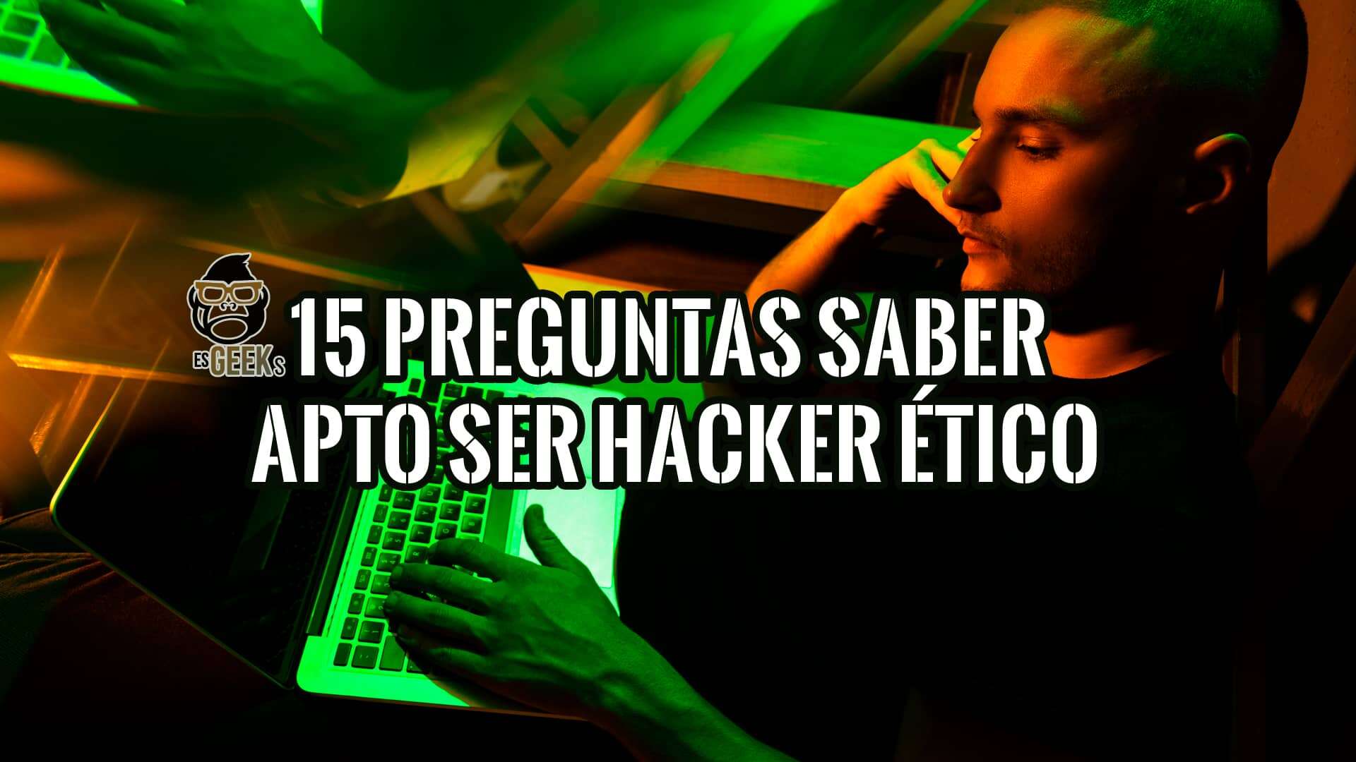 Joven concentrado frente a un portátil con luz verde, reflexionando sobre las preguntas para saber si puede ser un hacker ético.