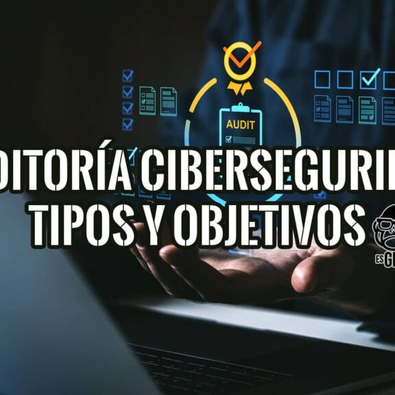 Manos sosteniendo hologramas de iconos relacionados con auditoría de ciberseguridad sobre un ordenador portátil.