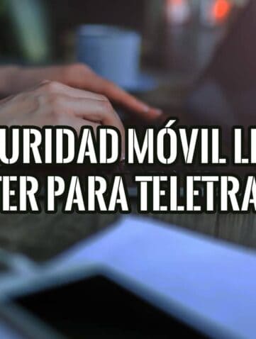 Persona teletrabajando en un portátil con el móvil sobre la mesa para usarlo como router de forma segura