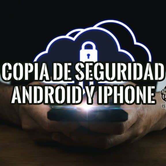 Manos con un smartphone y un icono de nube con candado y flechas: copia de seguridad del móvil en la nube