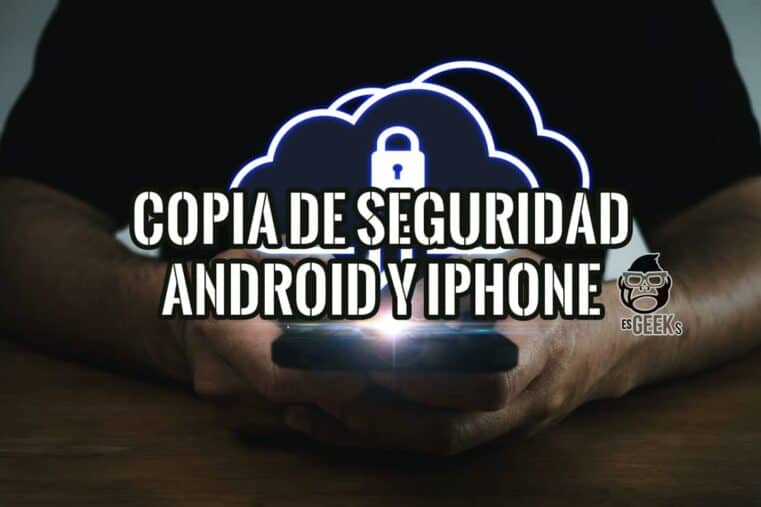 Manos con un smartphone y un icono de nube con candado y flechas: copia de seguridad del móvil en la nube