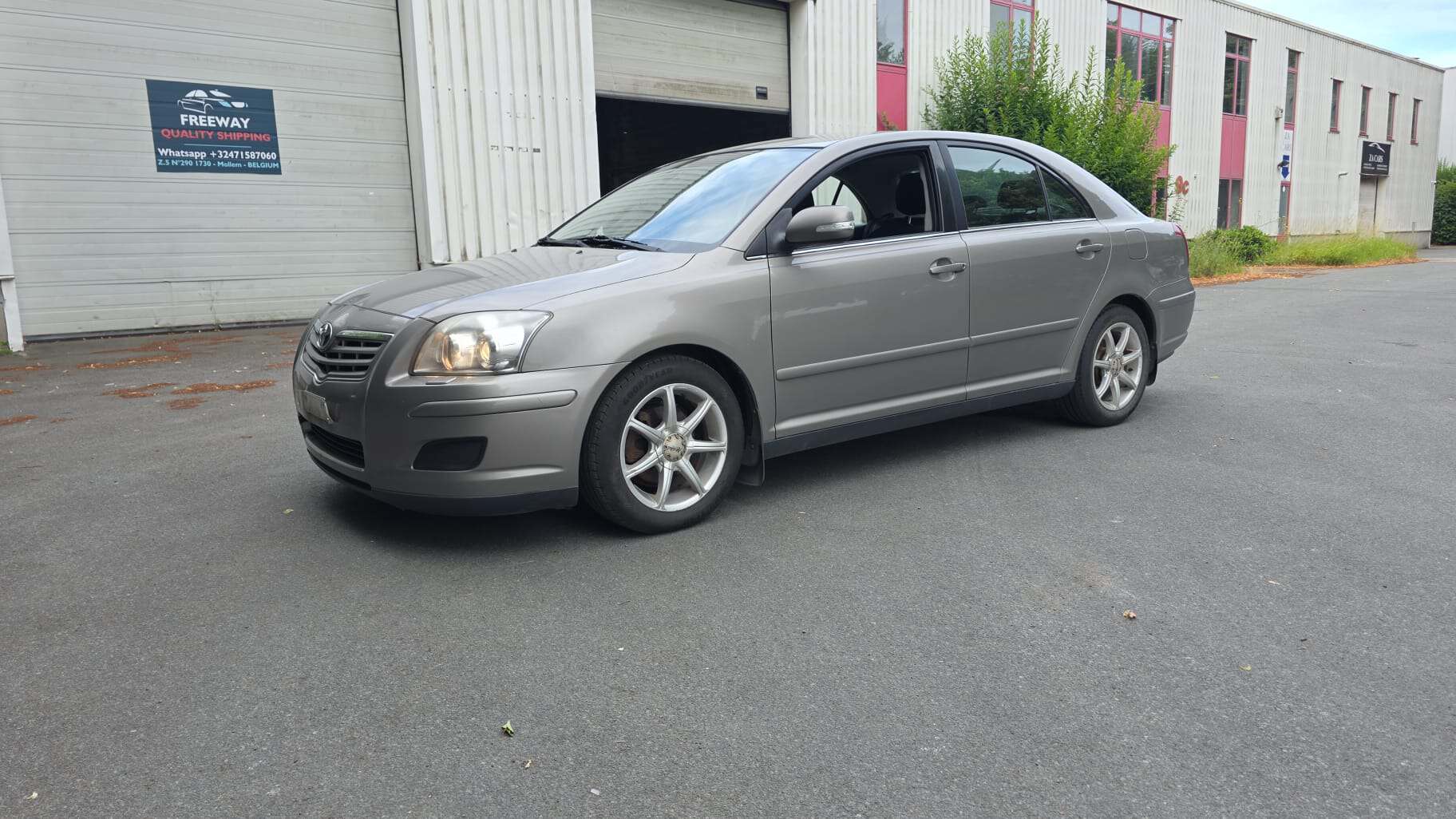TOYOTA AVENSIS 1.8i VVTi -16v HB (REF186280)