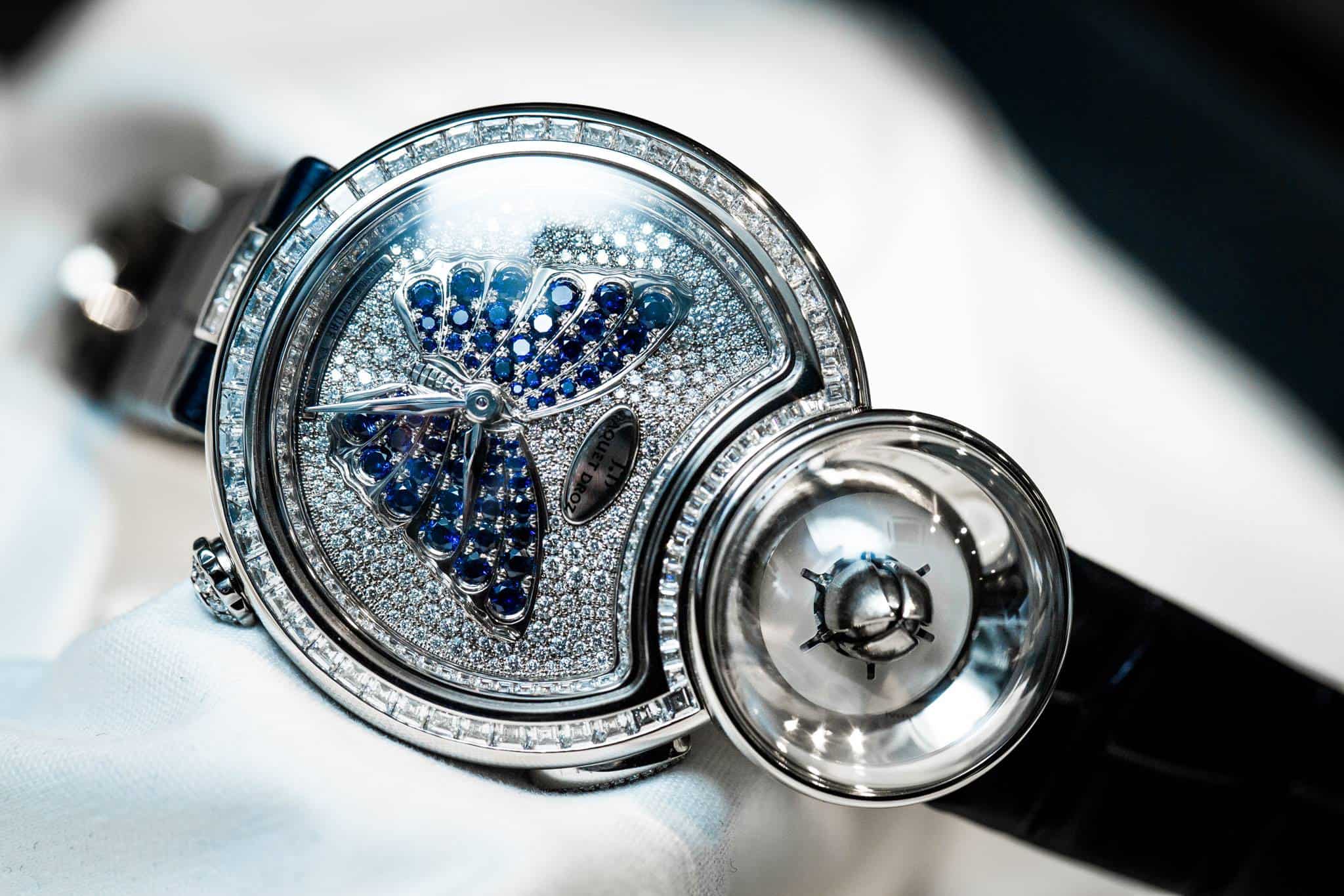 Watches Get Into Figure-Eight Shape