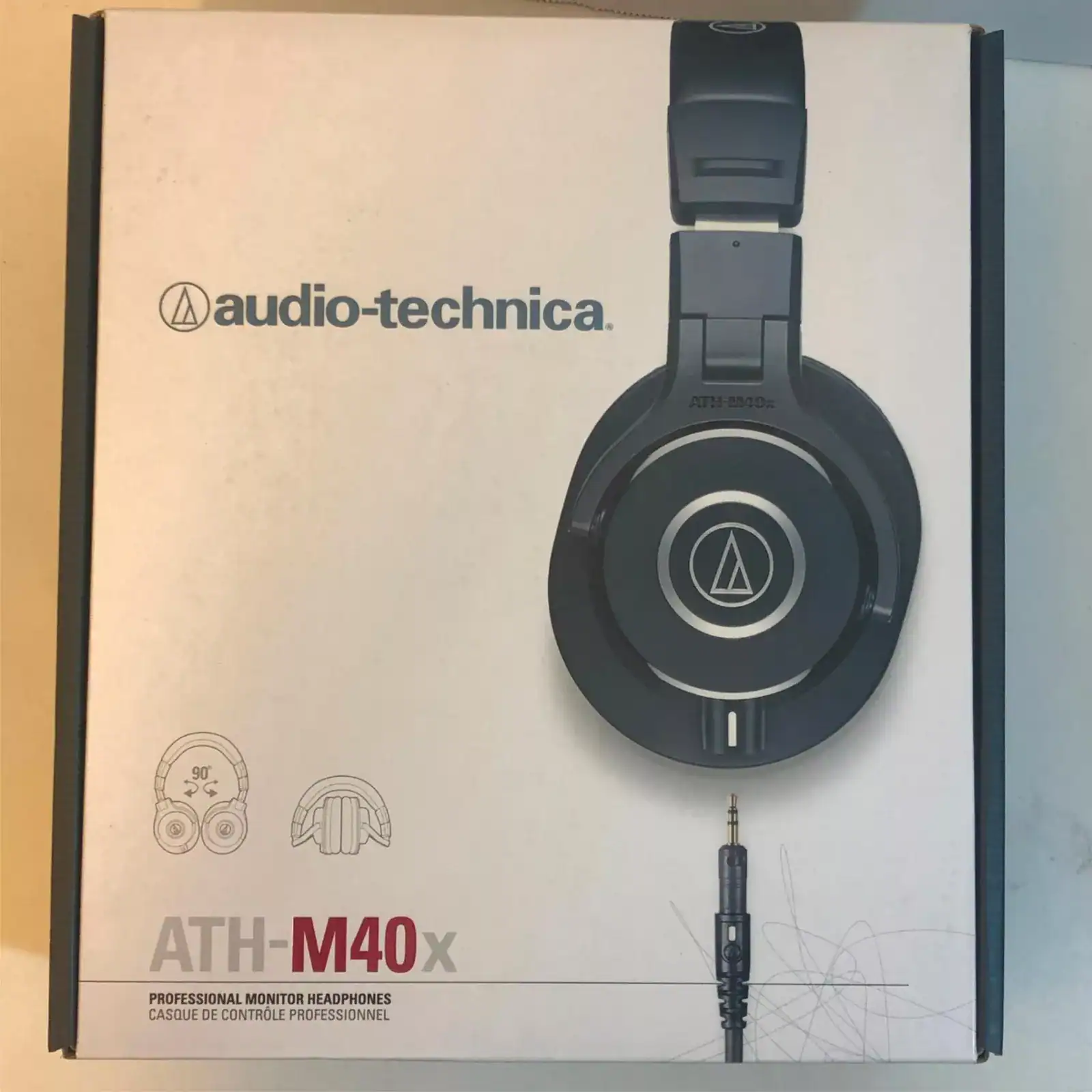 ⁦ATH-M40X CLOSED-BACK PROFESSIONAL STUDIO MONITOR HEADPHONES⁩ - الصورة ⁦1⁩