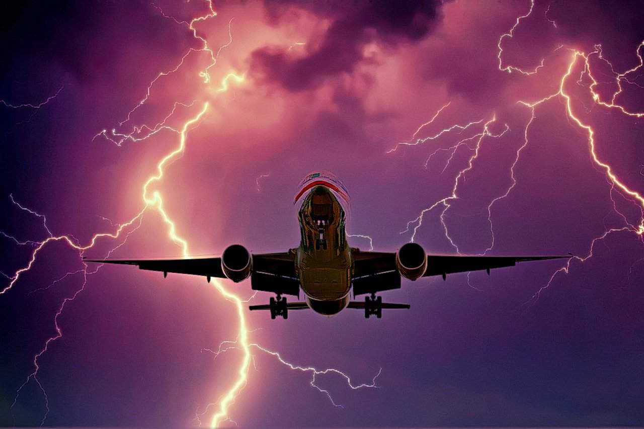 A plane flying during a thunderstorm