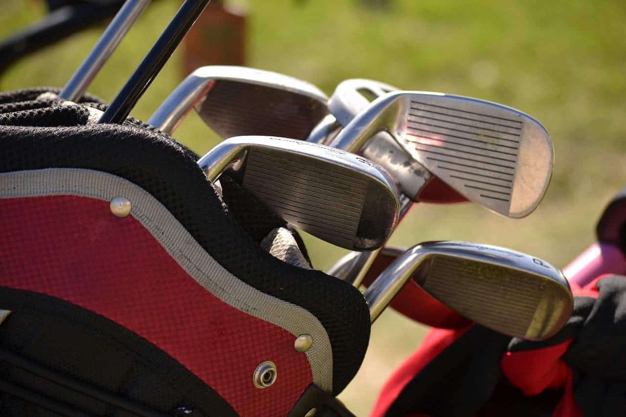 Can You Bring Golf Clubs on a Plane (Carry on, Checked Bags, By Airline, Golf Travel Case)