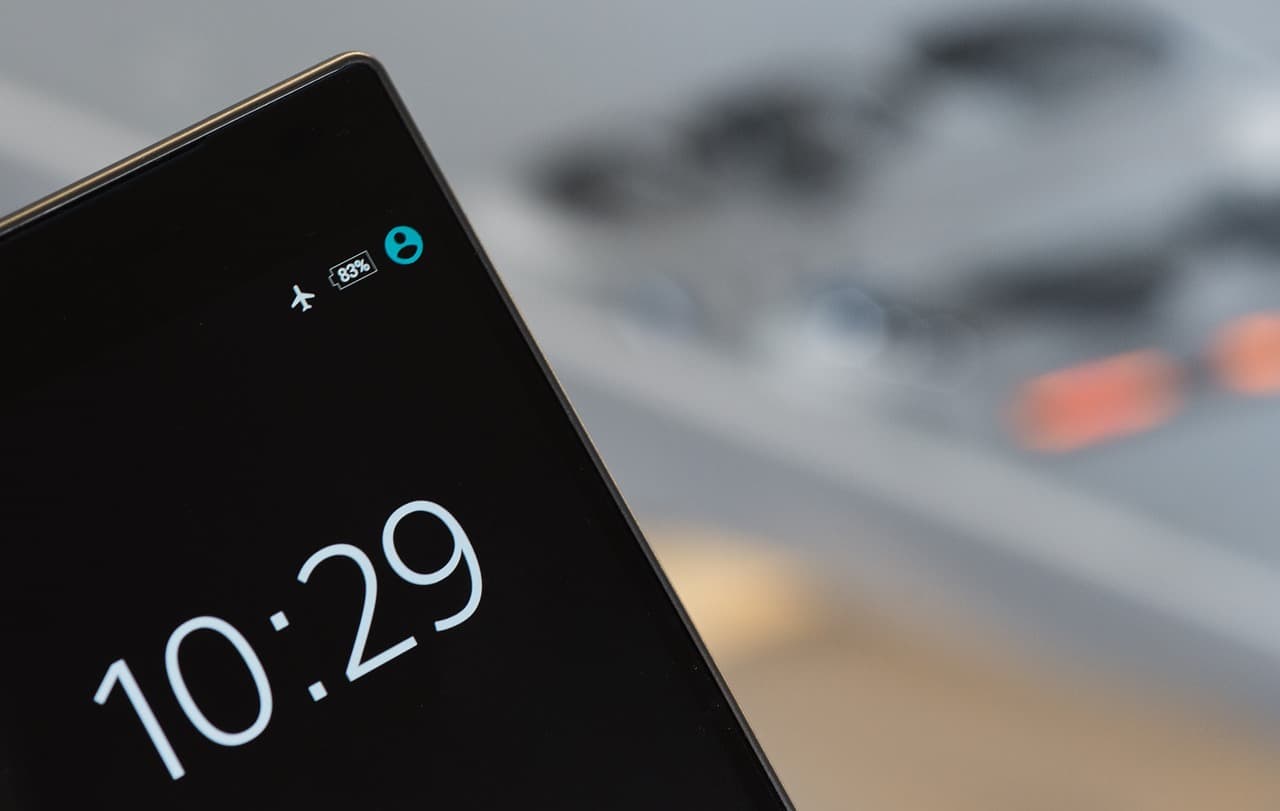 what happens when you put your phone on airplane mode while flying
