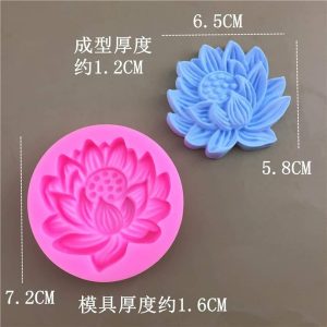 لوتس مفتوحه كبيرة