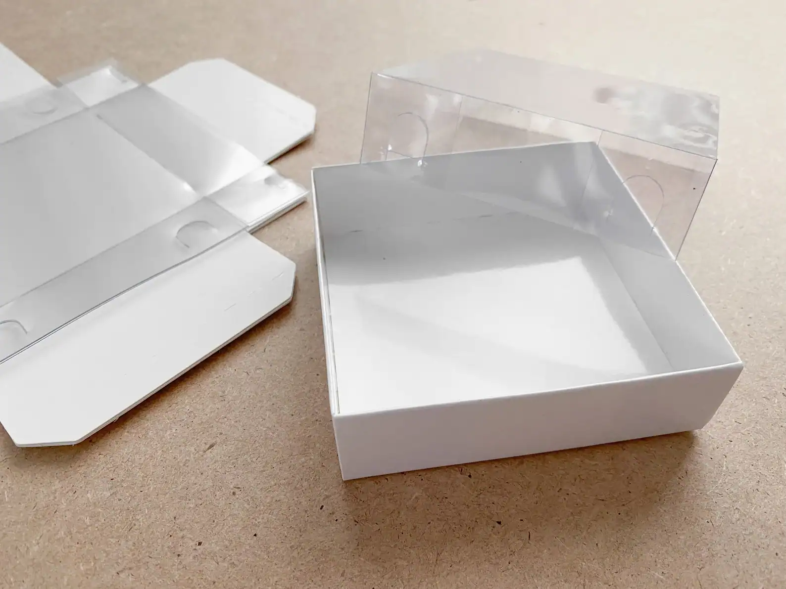 ⁦علبة ورده جوري جامبو⁩ - الصورة ⁦1⁩