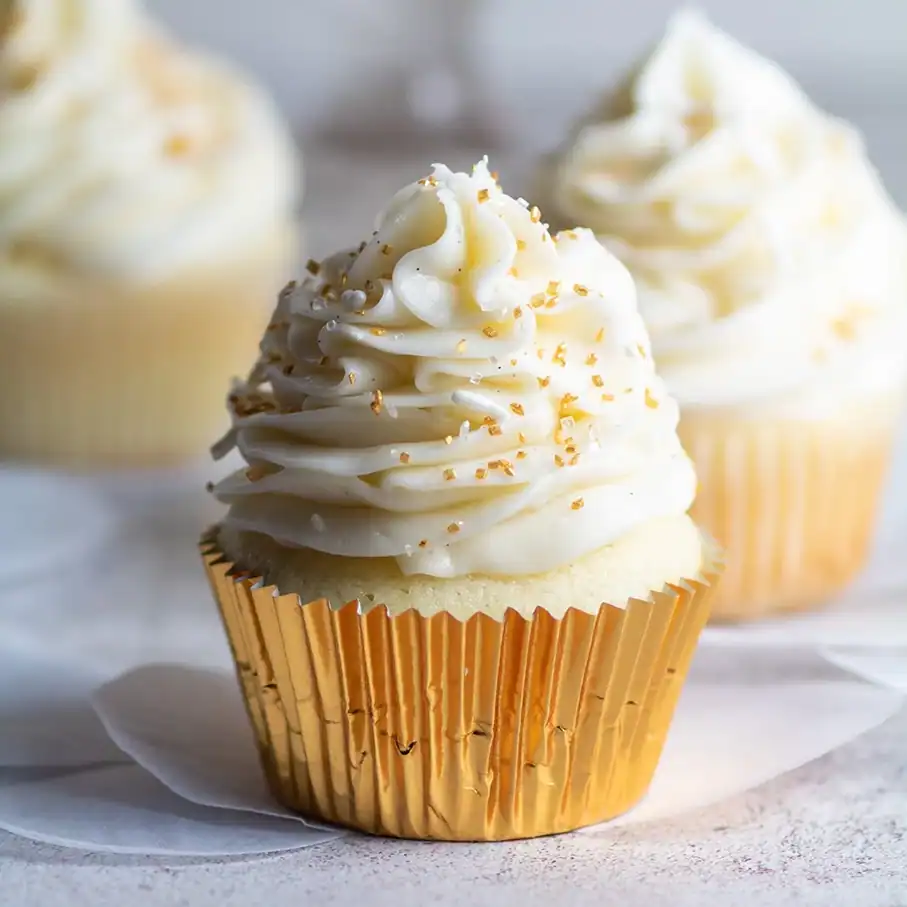 Vanilla-Bean-Cupcakes-sq كاب كيك فانيلا - الصورة 1