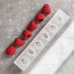 ⁦قالب توت احمر منقوش ٦ قطعه⁩ - الصورة ⁦7⁩