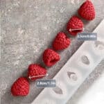 ⁦قالب توت احمر منقوش ٦ قطعه⁩ - الصورة ⁦3⁩