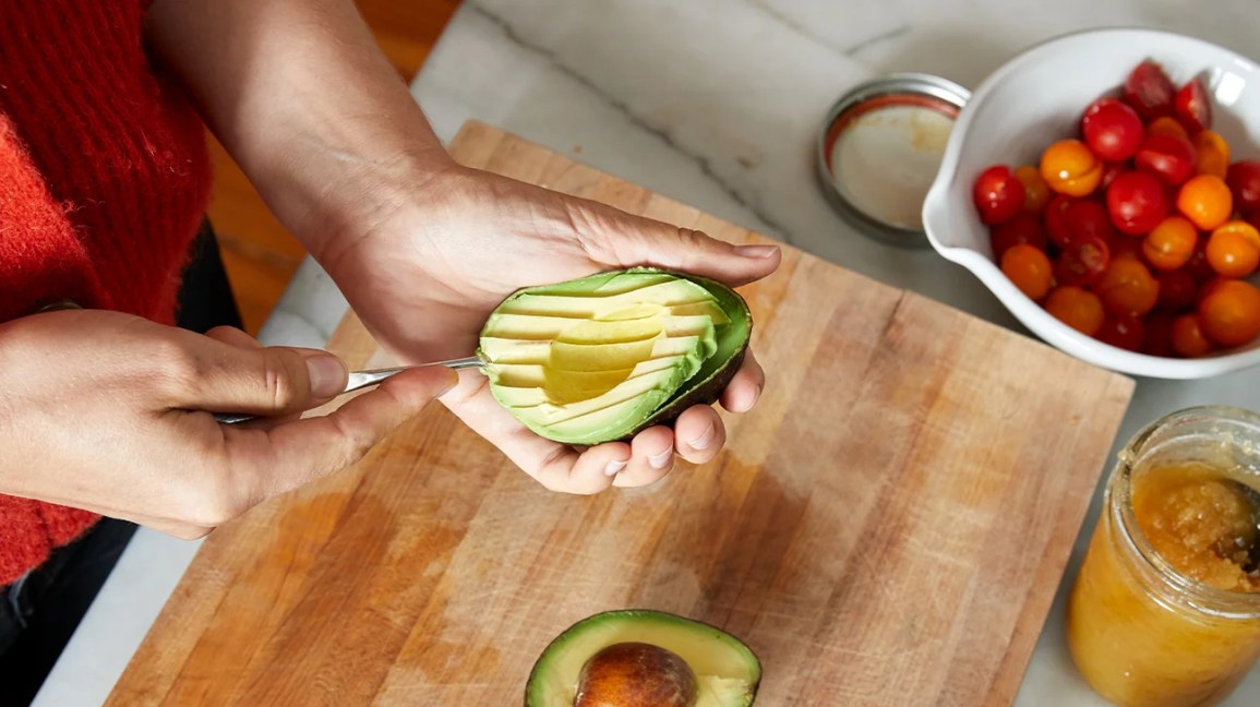 7 Benefits of Eating Avocados, According to a Dietitian