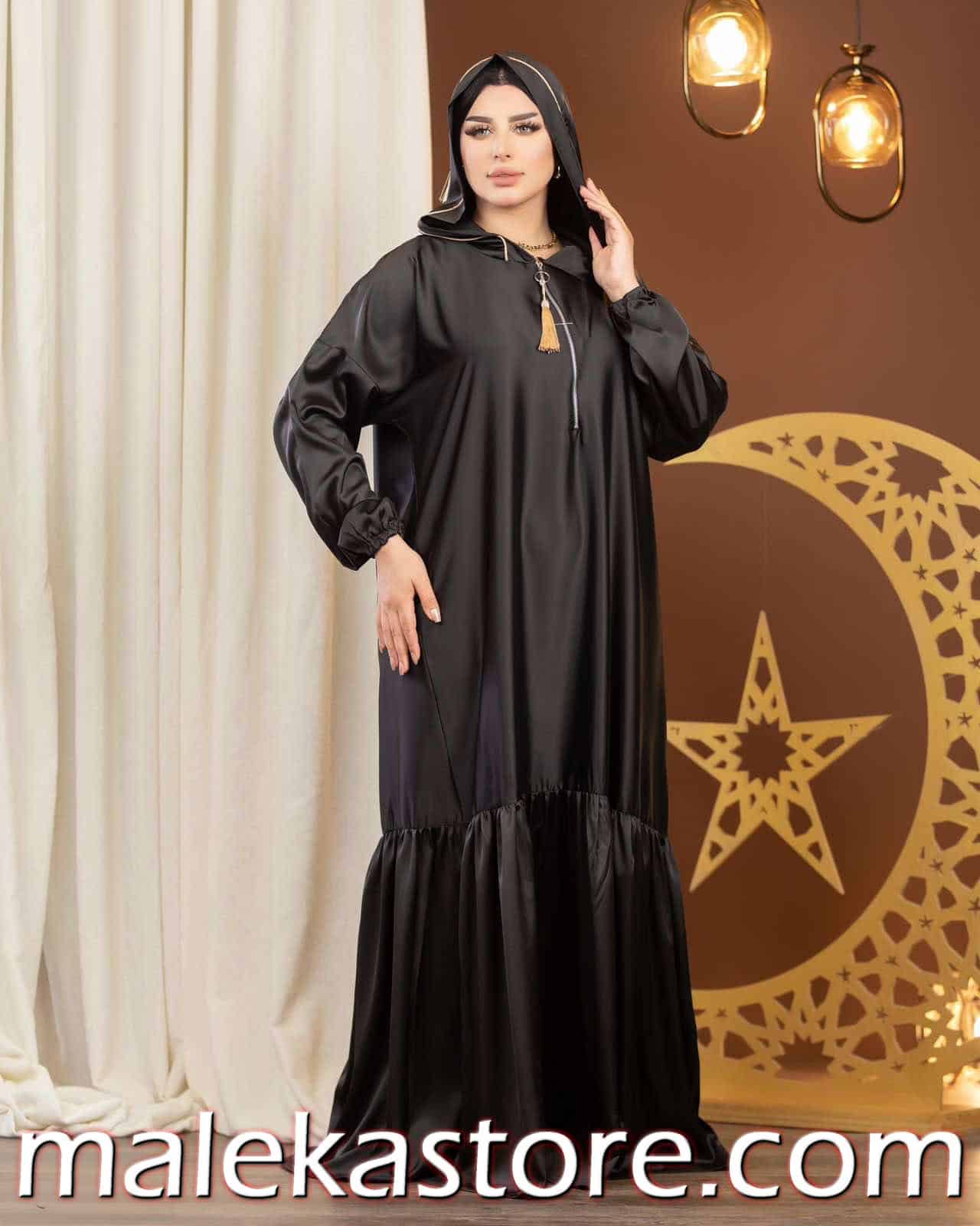 ⁦satan esdal black (ABAYA) إسدال صلاة ساتان فاخر بتصميم عصري - إطلالة ملكية من malekastore⁩ - الصورة ⁦1⁩