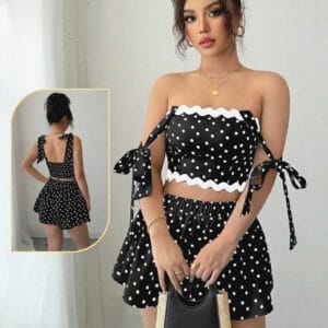 0155 black تاة ترتدي طقم صيفي بنقشة منقطة أنيق يظهر بوضوح في الملف 0155 b.jpg.
