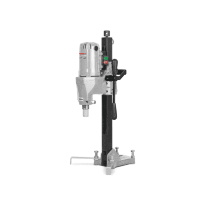 مثقاب خرسانة CROWN CT32028 بقدرة 2400 وات، يعمل بنظام التبريد بالماء، يدعم الحفر حتى قطر 205 مم باستخدام لقم الكور الماسية، بسرعة 750 دورة/دقيقة، مناسب لتخريم الخرسانة المسلحة والطوب والحجر في المشاريع الاحترافية وأعمال المقاولات.