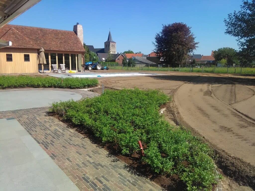 tuinaanleg met zwembad