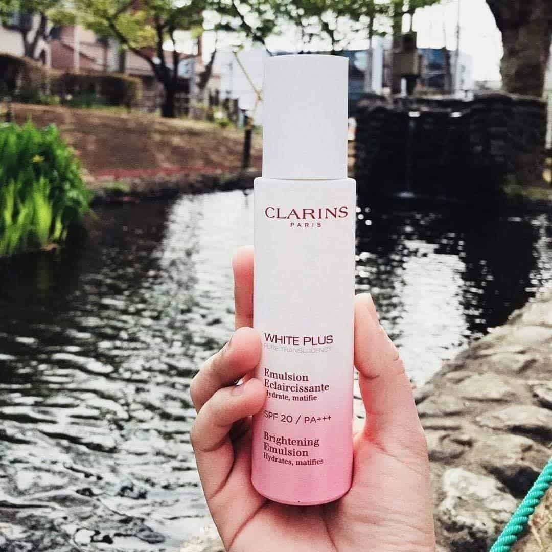Clarins White Plus Pure Translucency Brightening Emulsion SPF20 مستحلب وايت بلاس برايتنيج للترطيب والإشراقة SPF20 من كلارنس - الصورة 1