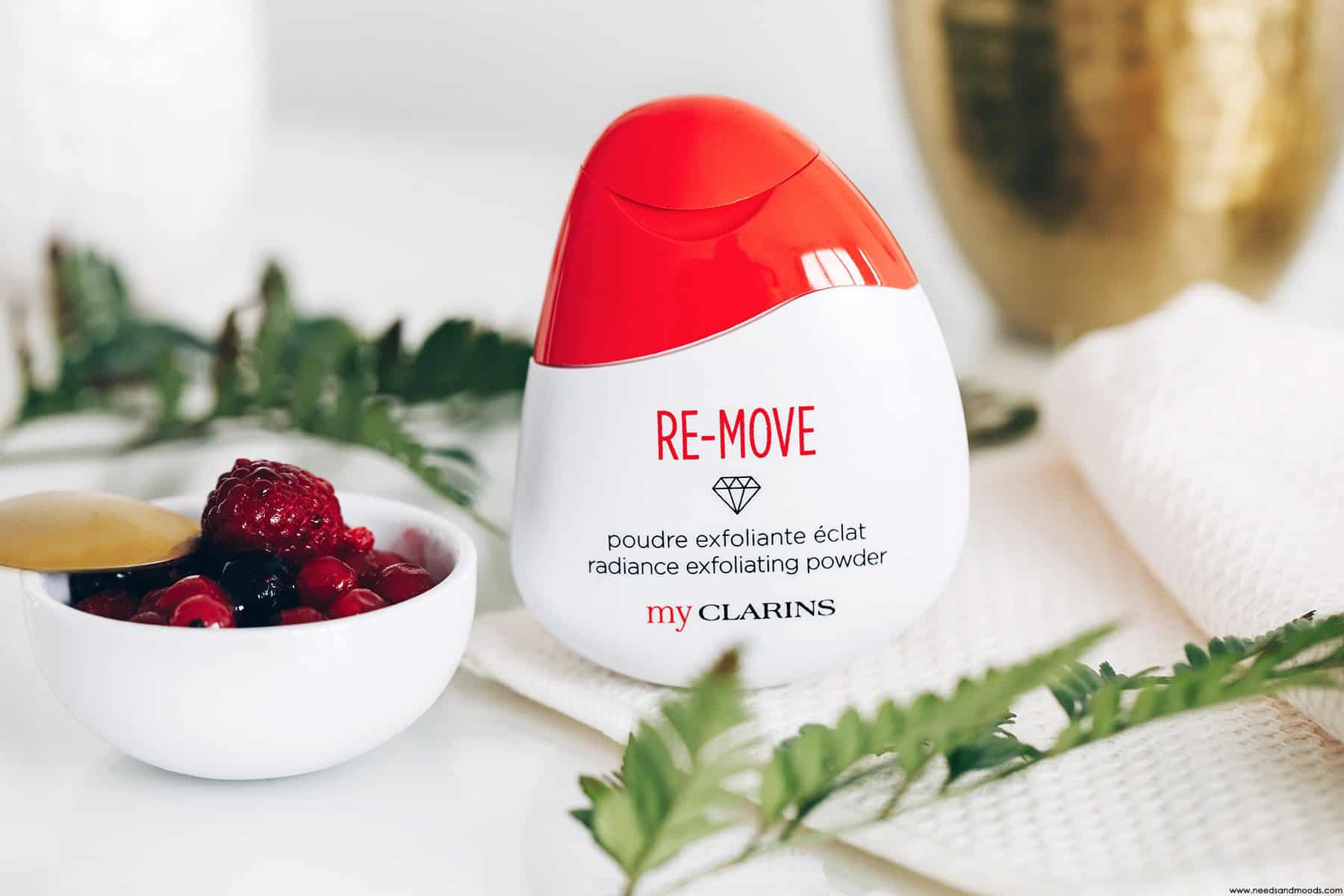Clarins RE-MOVE Radiance Exfoliating Powder ري موف رادينس إكسفوليتينغ بودر ماي كلارينس - الصورة 1